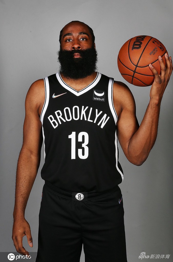 [NBA]篮网媒体日拍摄官方写真 欧文缺席