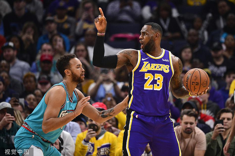 詹姆斯指挥进攻