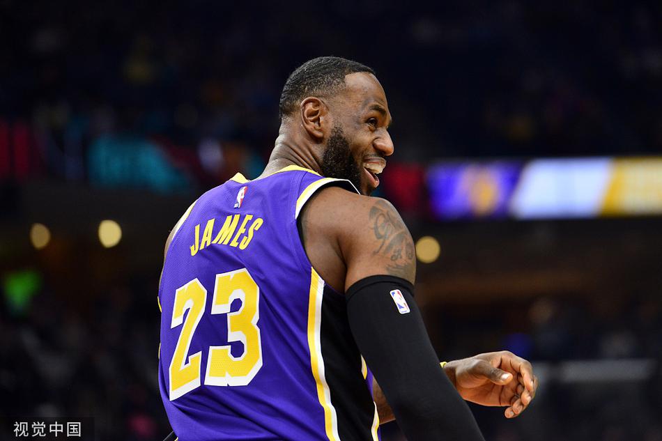 詹姆斯在比赛中