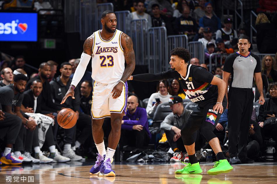 詹姆斯伺机而动