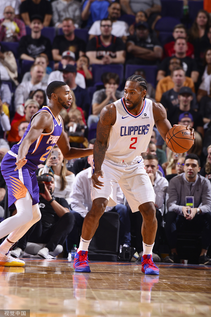 莱昂纳德伺机而动