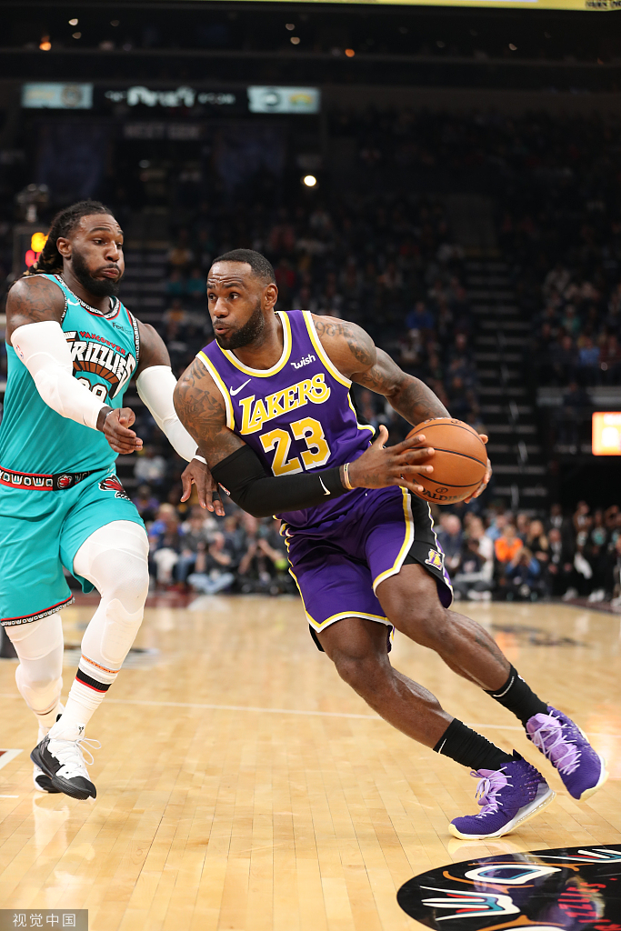 詹姆斯带球突破