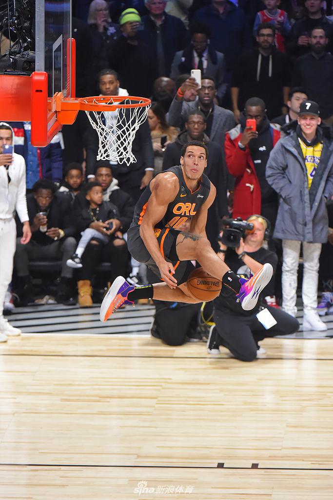 2020NBA全明星扣篮大赛 小德里克-琼斯夺冠