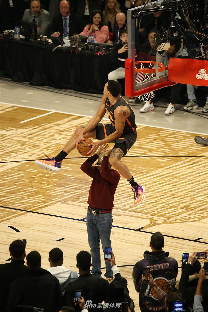 2020NBA全明星扣篮大赛 小德里克-琼斯夺冠