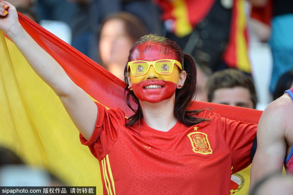 拉丁魅力 盘点西班牙队美女球迷
