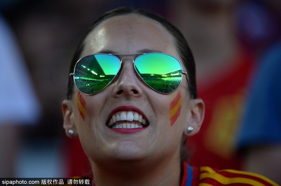 拉丁魅力 盘点西班牙队美女球迷