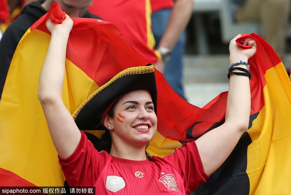 拉丁魅力 盘点西班牙队美女球迷