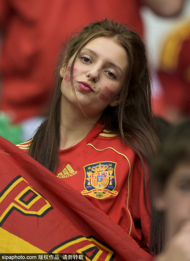 拉丁魅力 盘点西班牙队美女球迷