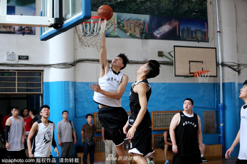 阜新篮校的夏令营活动吸引了来自全国各地的青少年运动员,其中包括