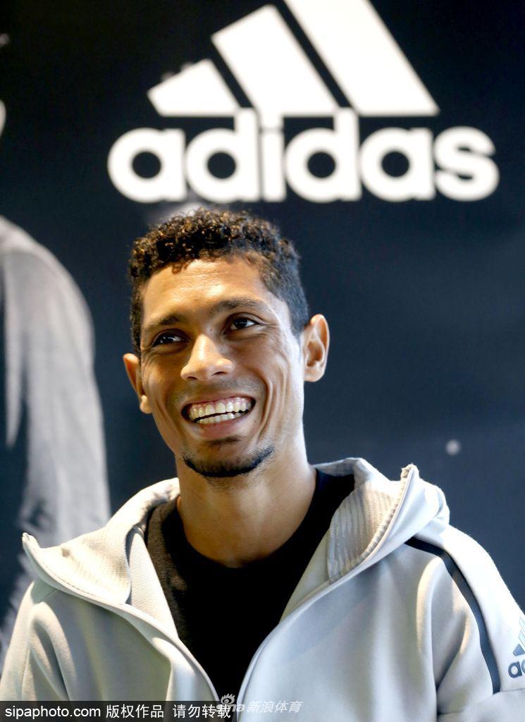 范尼凯克出席品牌活动