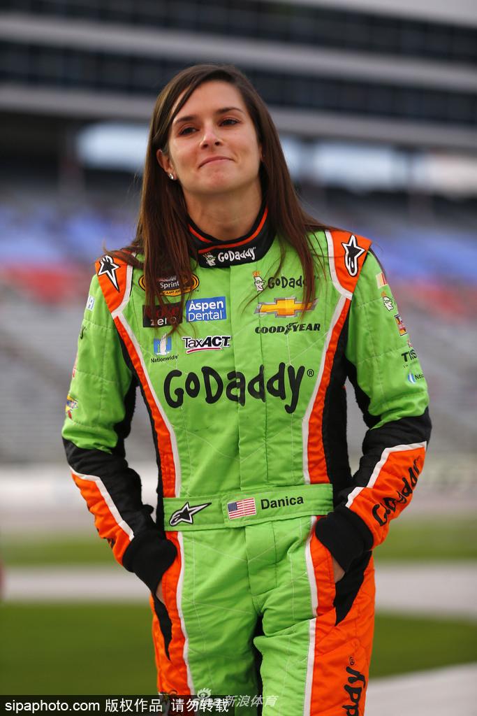 1/ 10赛车女神丹尼卡·帕特里克.
