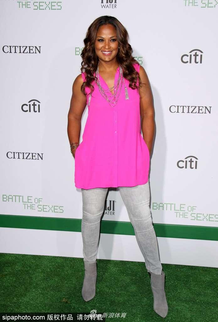 拳王阿里女儿出席电影首映