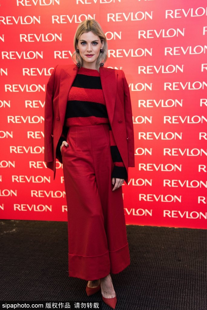 拉莫斯前女友萨拉曼卡马德里出席活动