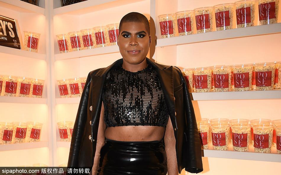 魔术师儿子EJ Johnson现身参加活动