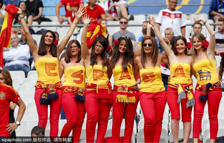 拉丁魅力 盘点西班牙队美女球迷