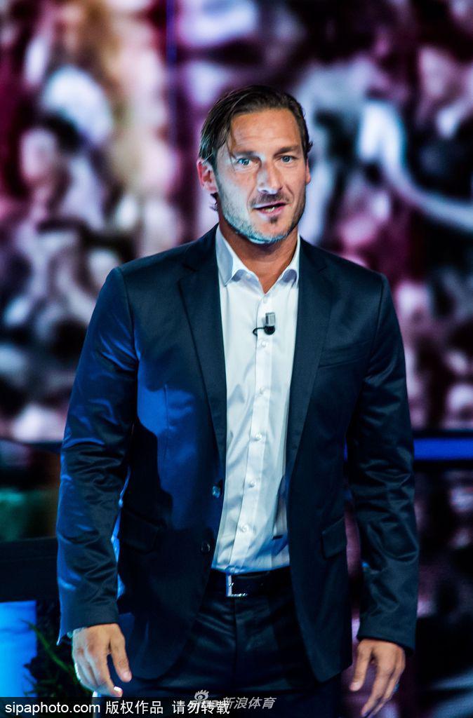 托蒂帅气亮相脱口秀节目