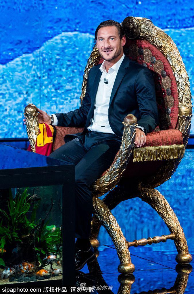 托蒂帅气亮相脱口秀节目