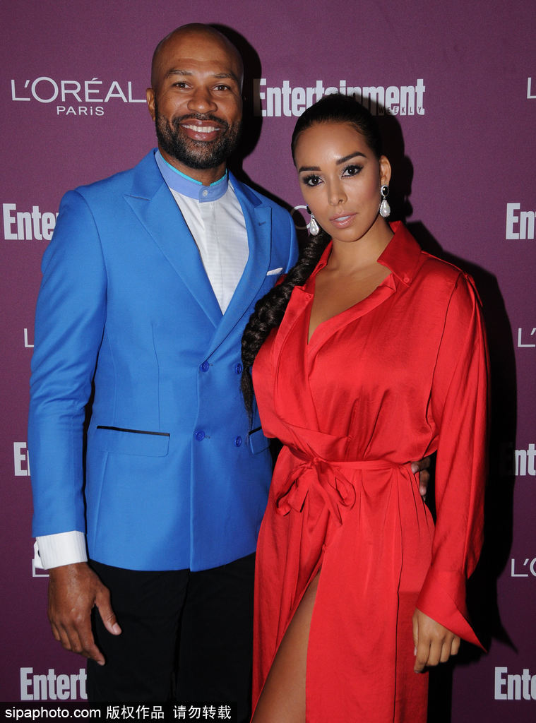 费舍尔潮装出席派对活动气色佳