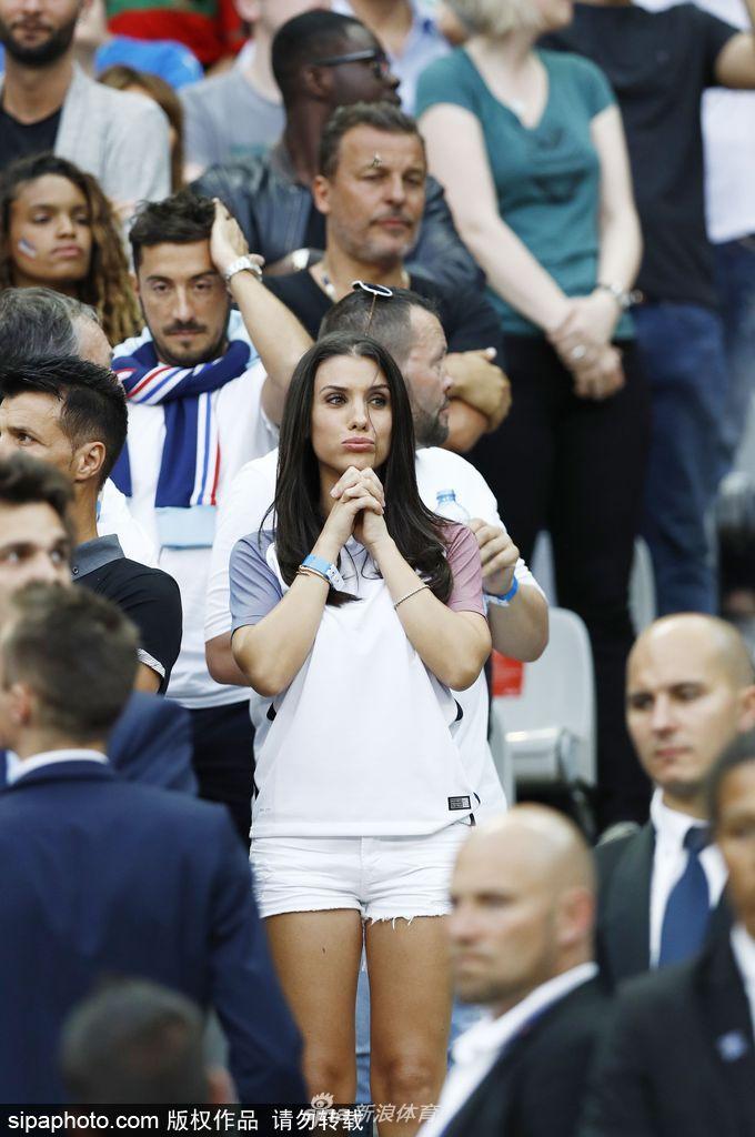 风情万种！盘点萨尼亚娇妻路德温魅力瞬间