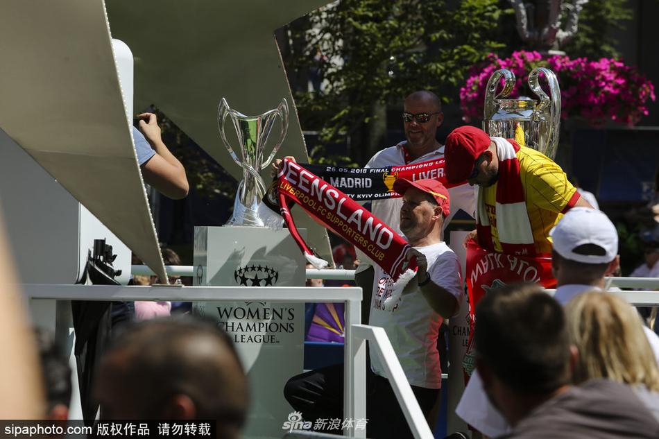 球迷齐聚基辅为球队加油