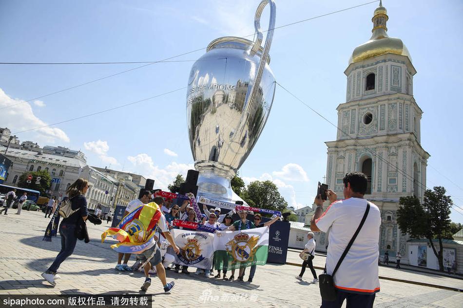 球迷齐聚基辅为球队加油
