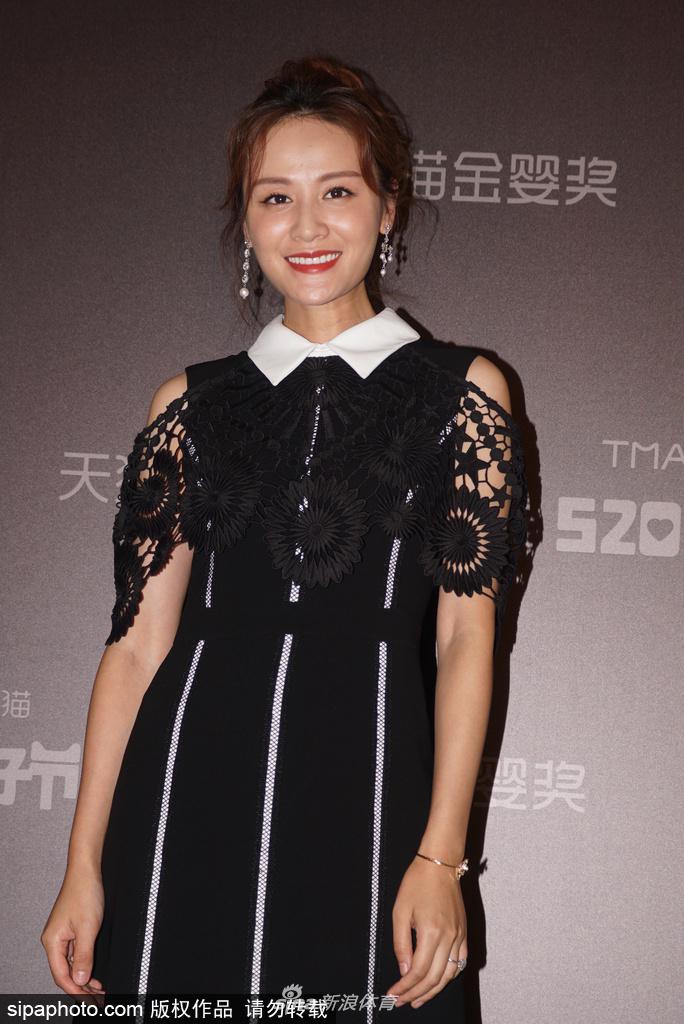 辣妈叶一茜出席亲子颁奖活动