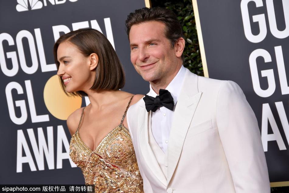 C罗前女友火辣裙装