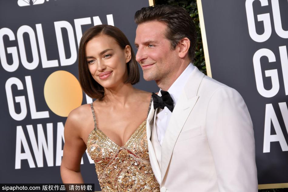 C罗前女友火辣裙装