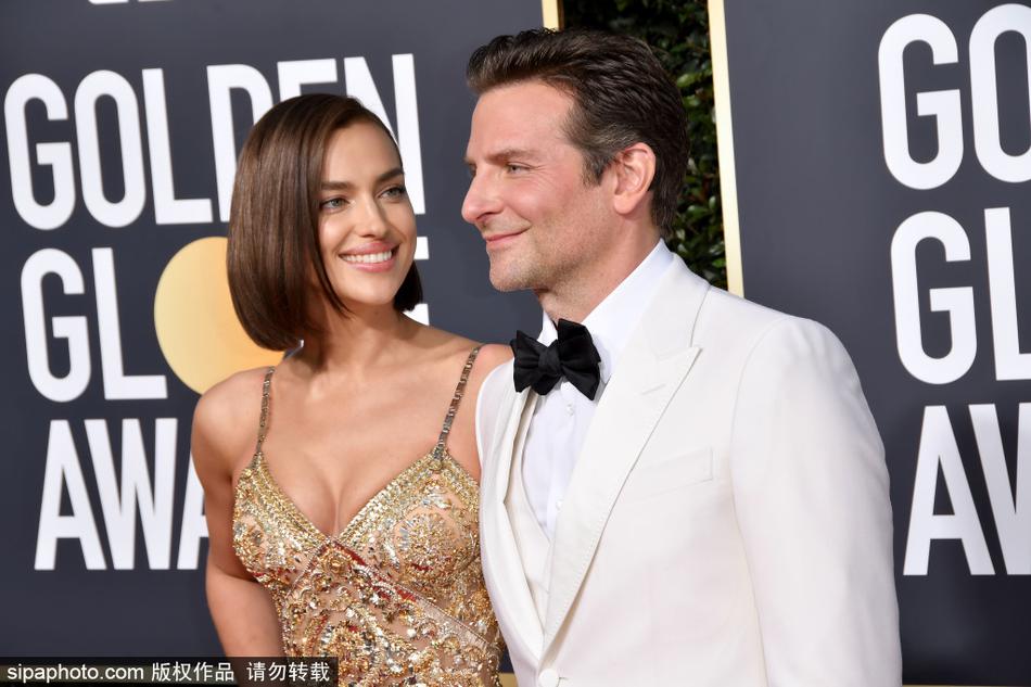 C罗前女友火辣裙装