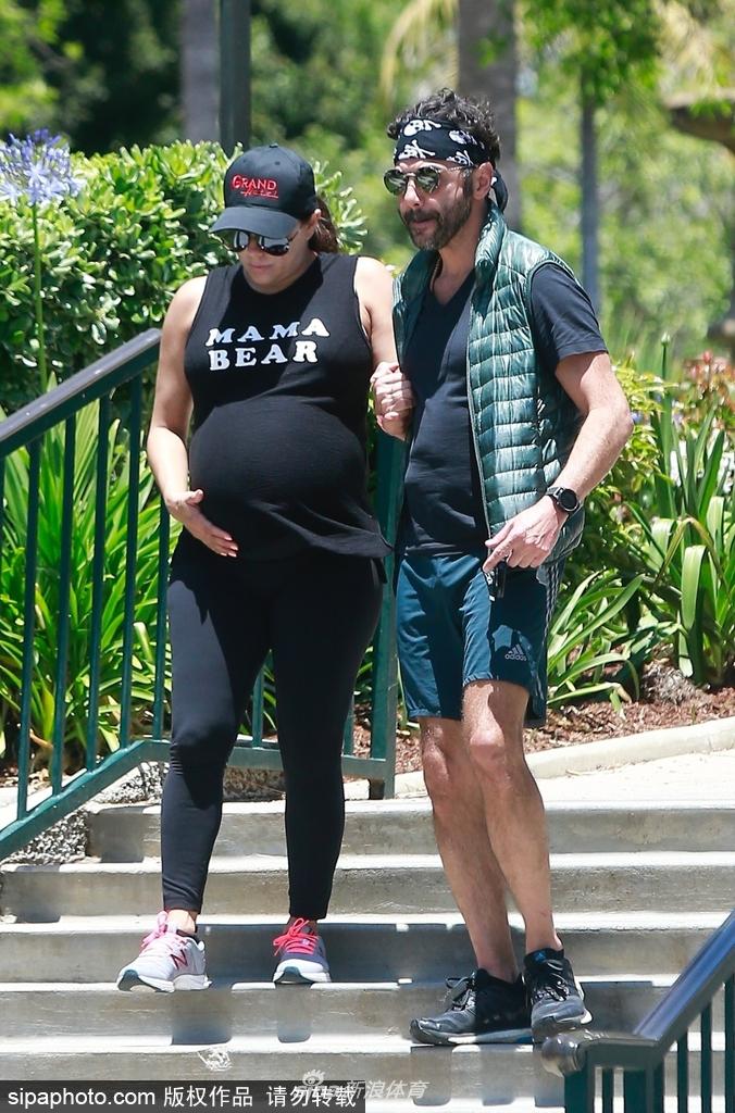 伊娃·朗格利亚与丈夫外出走步锻炼_高清图集_新浪网