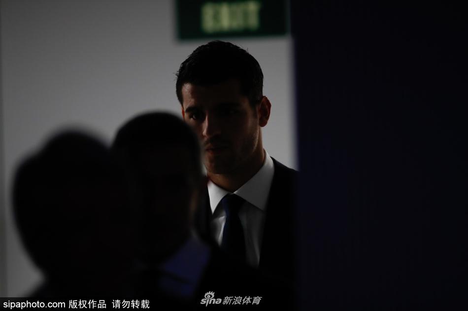 新援莫拉塔正式亮相马竞新闻发布会