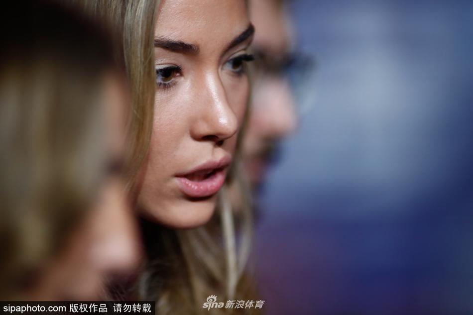 新援莫拉塔正式亮相马竞新闻发布会