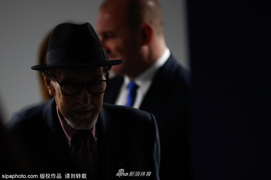 新援莫拉塔正式亮相马竞新闻发布会