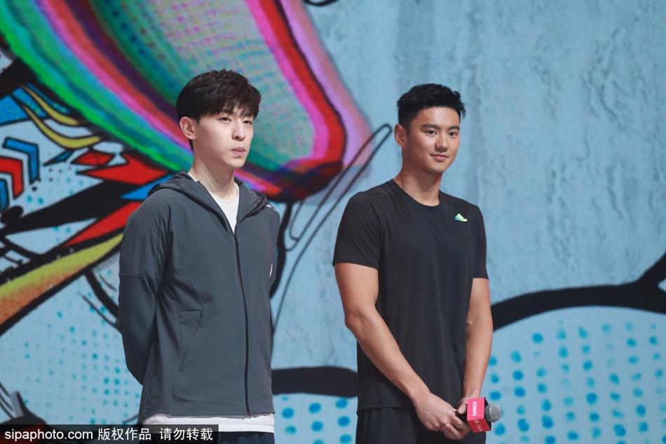 邓伦宁泽涛为运动品牌宣传同台PK阳光帅气