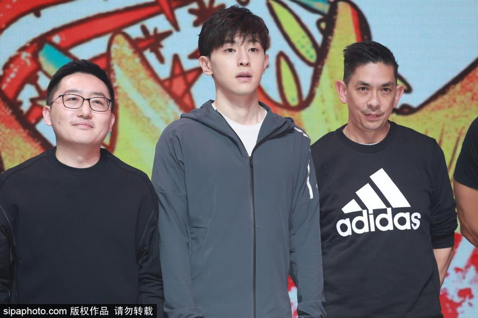 邓伦宁泽涛为运动品牌宣传同台PK阳光帅气