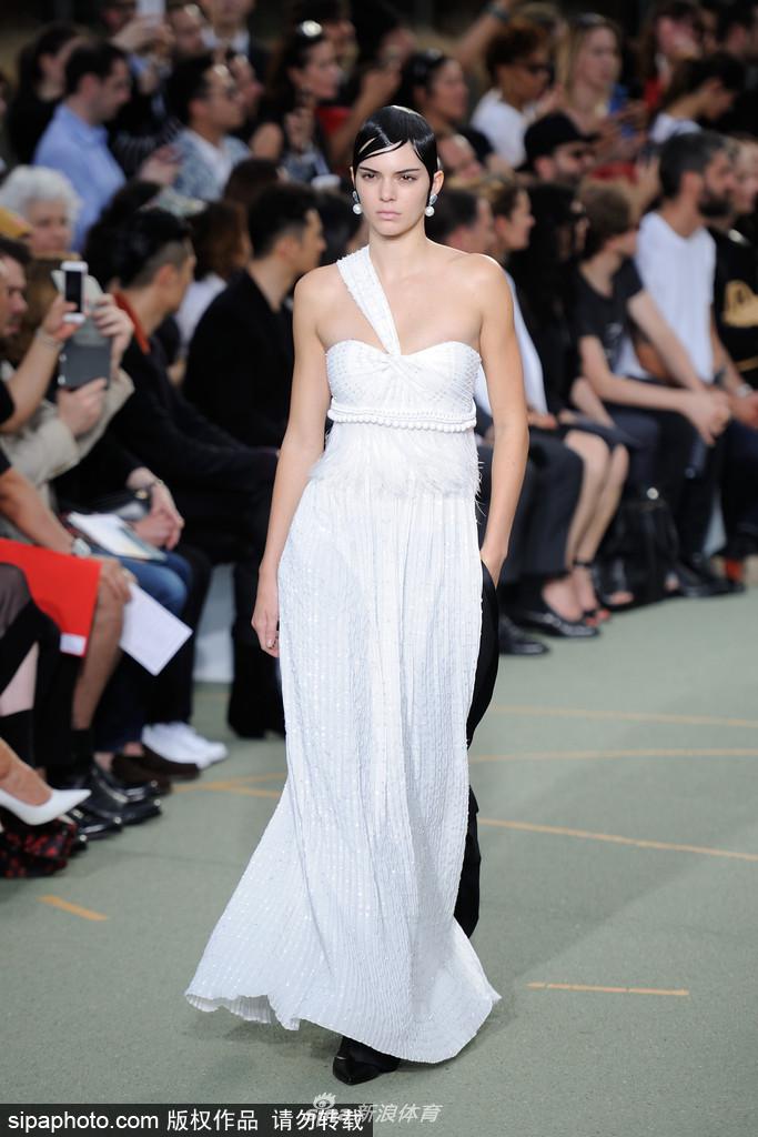 肯达尔詹娜的T台业务能力