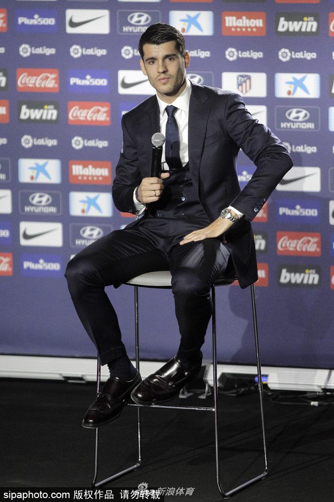 新援莫拉塔正式亮相马竞新闻发布会