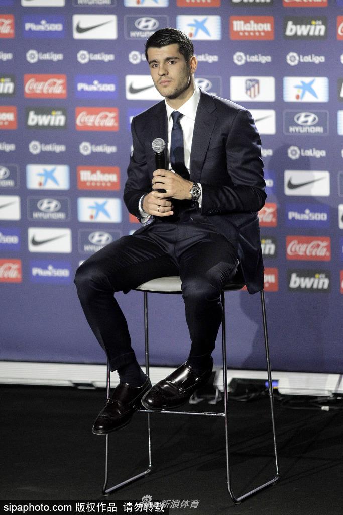 新援莫拉塔正式亮相马竞新闻发布会