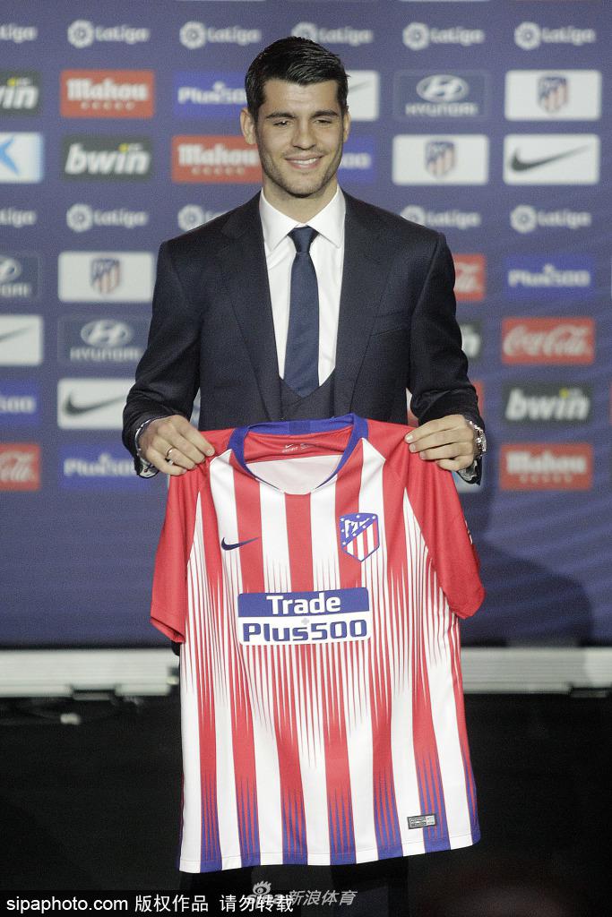 新援莫拉塔正式亮相马竞新闻发布会