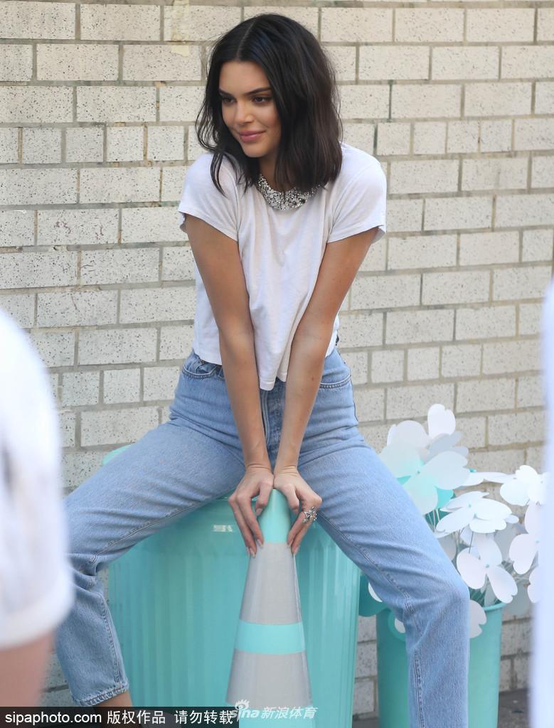 格里芬前女友詹娜纽约街头拍大片