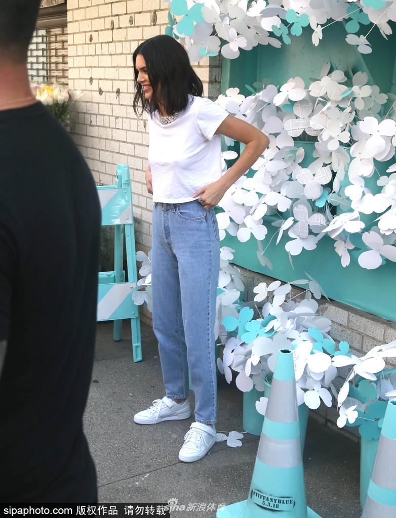 格里芬前女友詹娜纽约街头拍大片
