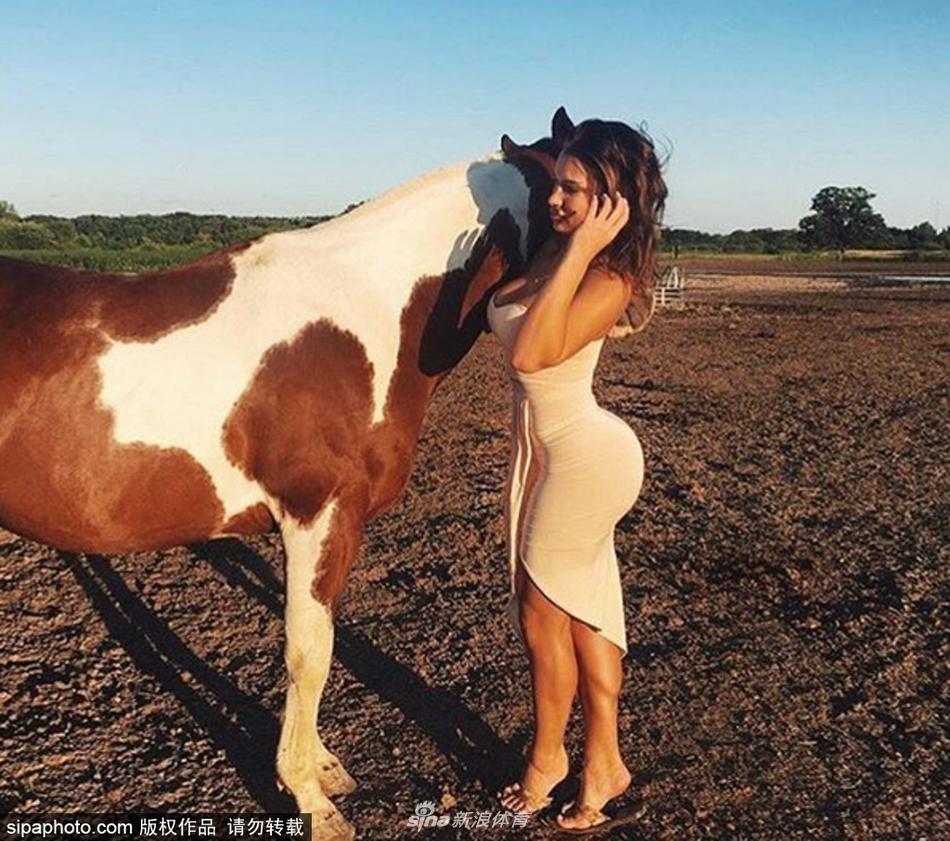 卡戴珊前夫亨弗里斯恋上火辣驯马师