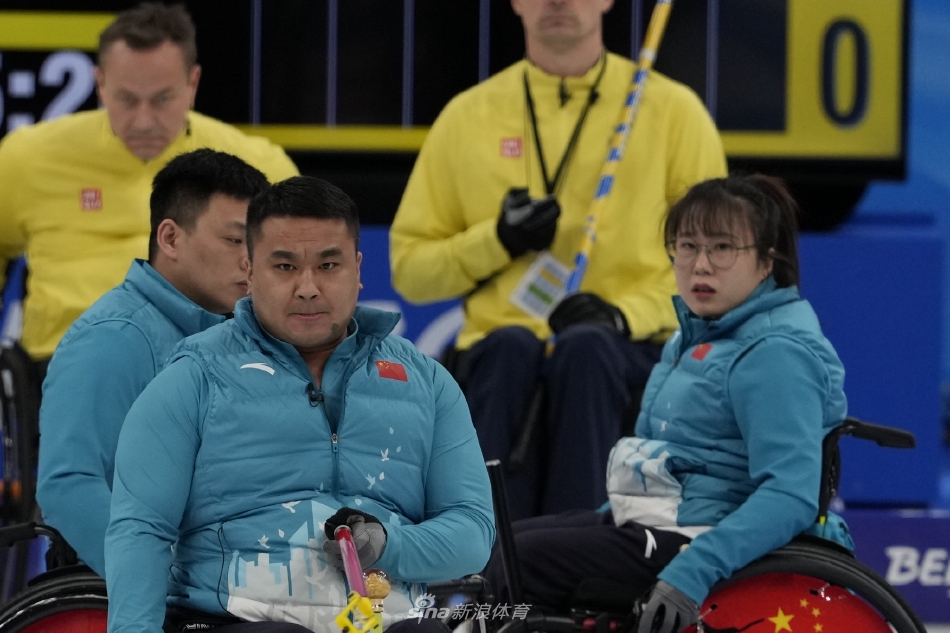 冬残奥会中国轮椅冰壶队夺冠
