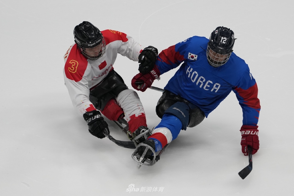冬残奥会中国冰球队夺得铜牌