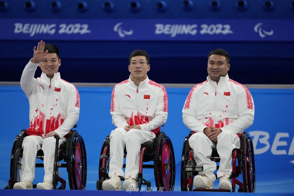 冬残奥会中国轮椅冰壶队夺冠