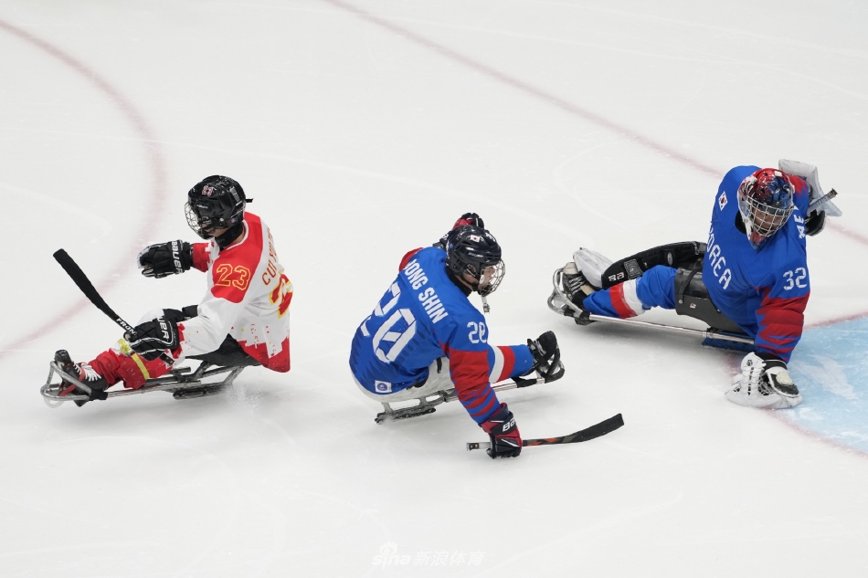 冬残奥会中国冰球队夺得铜牌