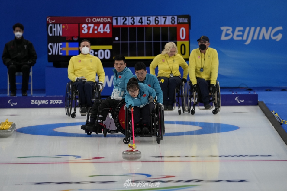 冬残奥会中国轮椅冰壶队夺冠