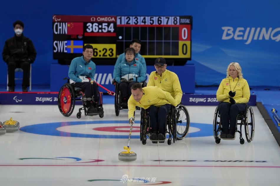 冬残奥会中国轮椅冰壶队夺冠