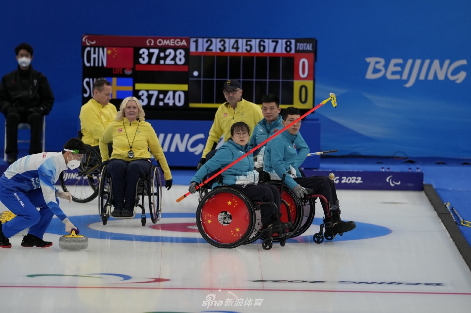 冬残奥会中国轮椅冰壶队夺冠