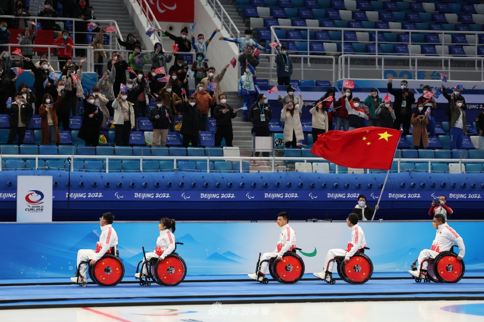 冬残奥会中国轮椅冰壶队夺冠